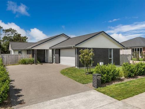 102 Pohutukawa Parade, Riverhead