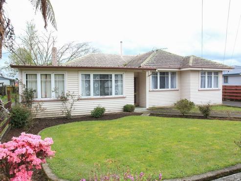 8 Saxbys Road, Deanwell