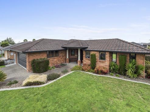 2 Holford Place, Huntington