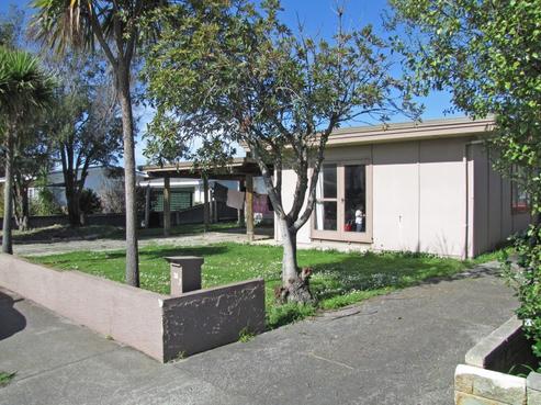 2A Henderson Crescent, Onekawa
