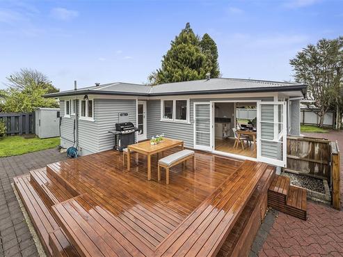 8 Colstone Street, Glenview