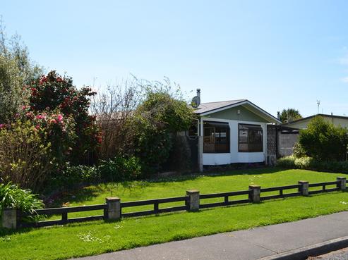 8 Valerie Street, Clive
