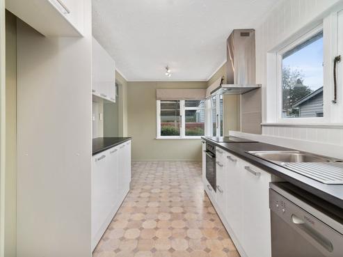 12 Grayson Avenue, Mangakakahi