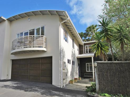 35C Warren Avenue, Three Kings
