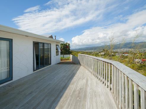 1/12 Kekeno Grove, Tirohanga