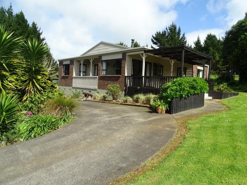 1277 Awhitu Road, Pollok