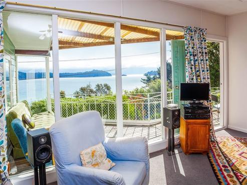 6 Bayview Road, Charteris Bay