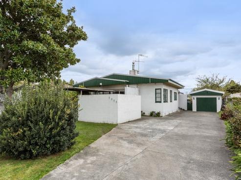 1215 Karamu Road North, Mayfair