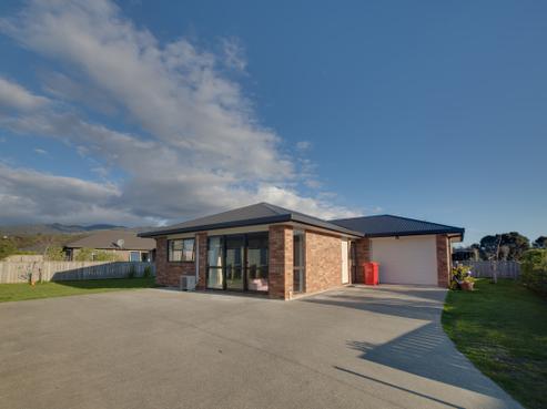 38 Sunstone Crescent, Brown Owl