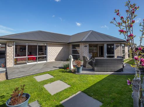 35 Faringdon Boulevard, Rolleston