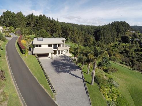8 Governors Heights, Whangamata