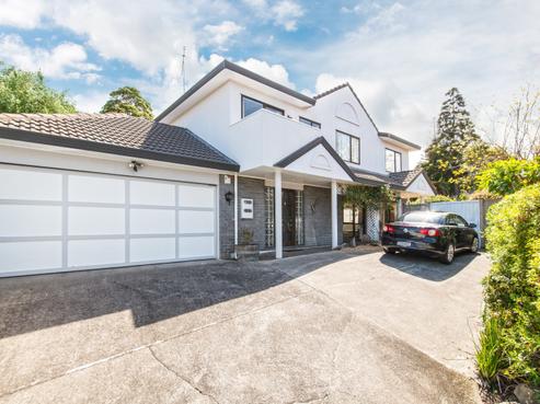 2/11 Spears Place, Botany Downs