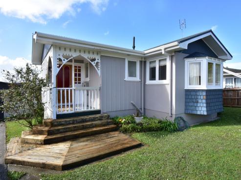 132 Pacific Parade, Army Bay