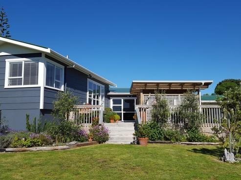 8 Titoki Road, Waikanae Beach