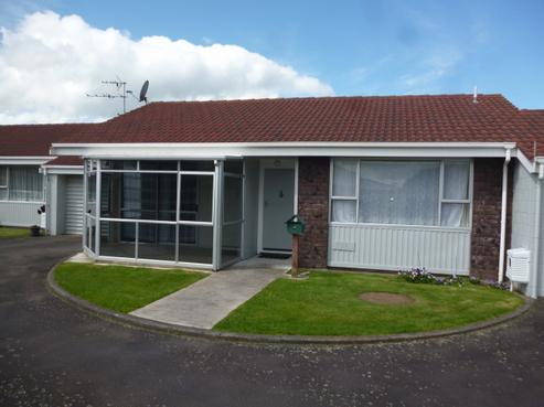 3/240 South Road, Hawera