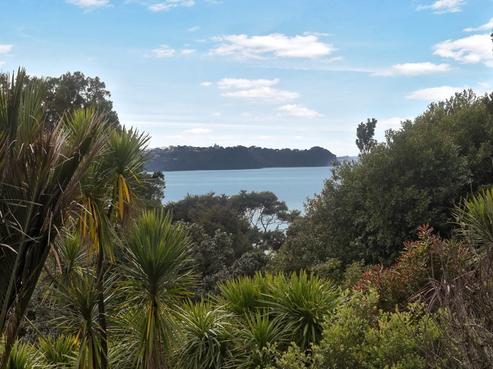 52 Tanekaha Road, Titirangi