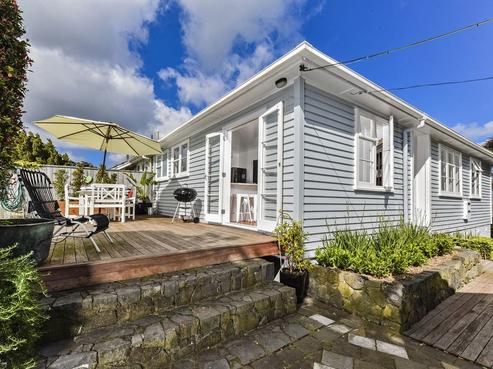 6 Tui Street, Belmont