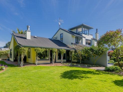 6 Patterson Grove, Waikanae
