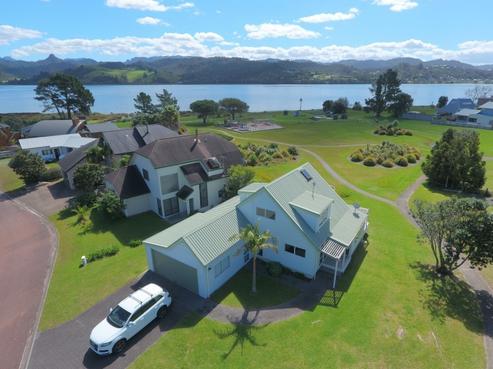 8 Ajax Head, Pauanui