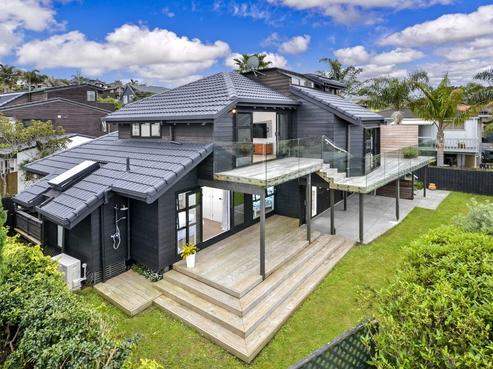 14 Commodore Parry Road, Castor Bay