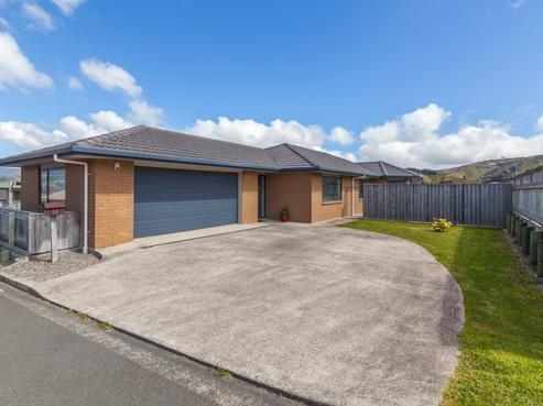 54 Percy Kinsman Crescent, Riverstone Terraces