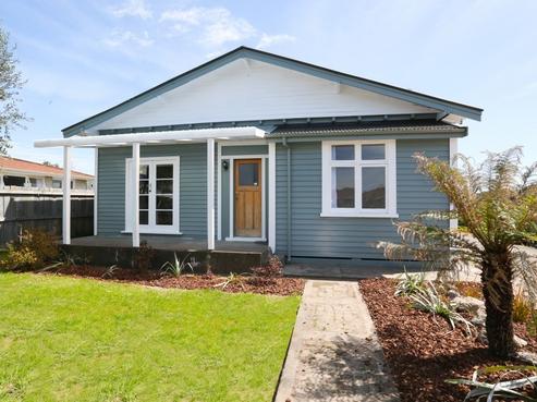811 Willowpark Road South, Akina