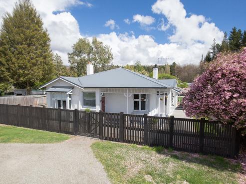 108 Main Road, Luggate