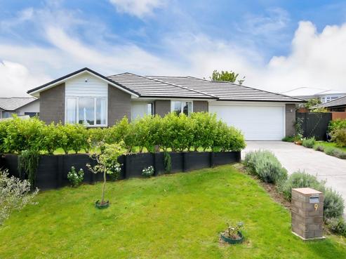 9 Cabourne Drive, Glenview