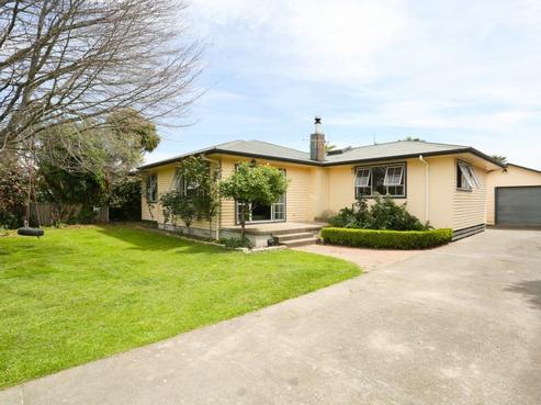 977 Riverslea Road South, Longlands
