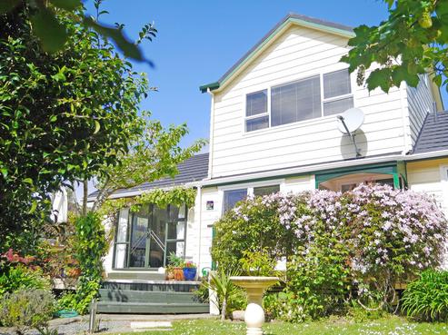 8 Redvers Drive, Belmont