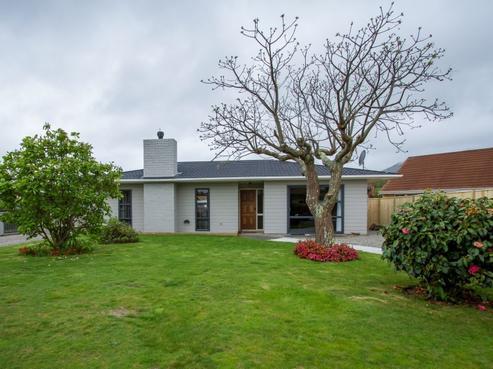 13 Rewarewa Crescent, Waikanae