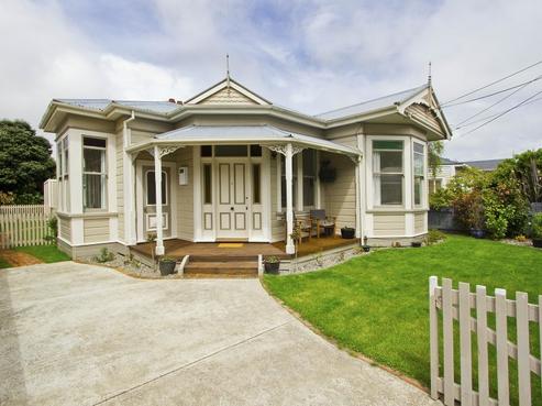 14 Riddlers Crescent, Petone