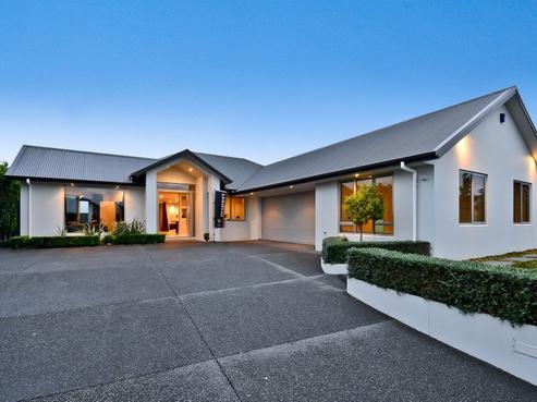 25 Darjon Drive, Huntington