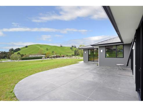 2 Gossey Drive North, Wakefield