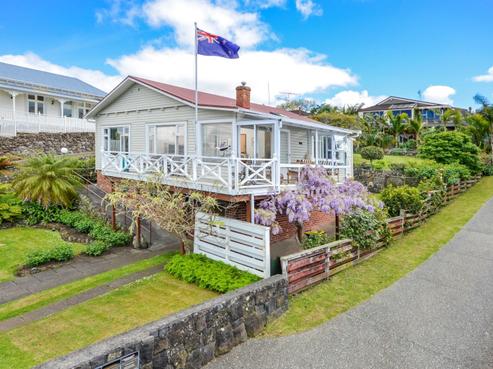 16 King Edward Parade, Devonport