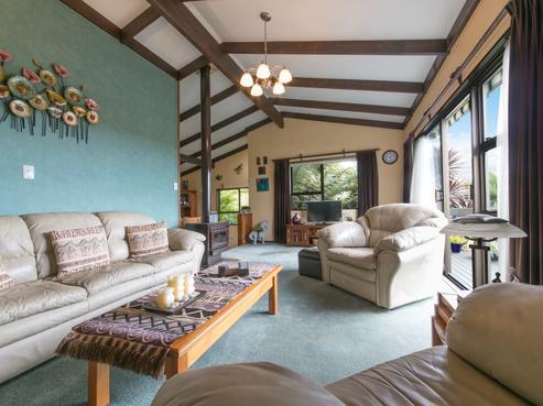 24 Longfellow Parade, Titirangi
