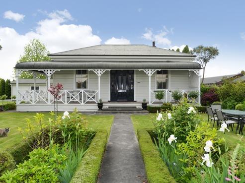 400 Willowpark Road South, Akina