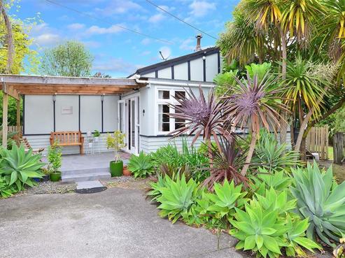 11A Langton Road, Stanmore Bay