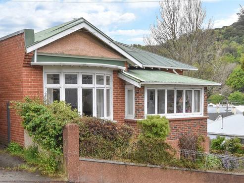 8 Blacks Road, North East Valley