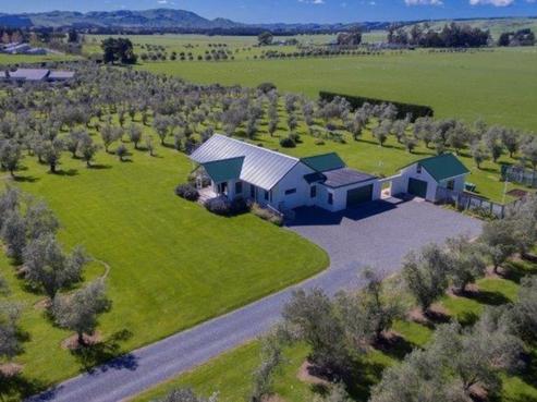 6/239 Lake Ferry Road, Martinborough
