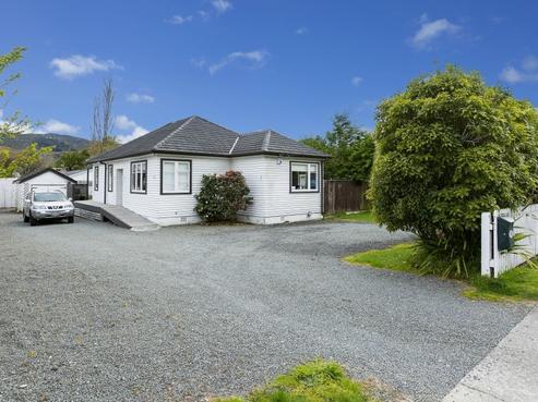 39 Heretaunga Square, Silverstream