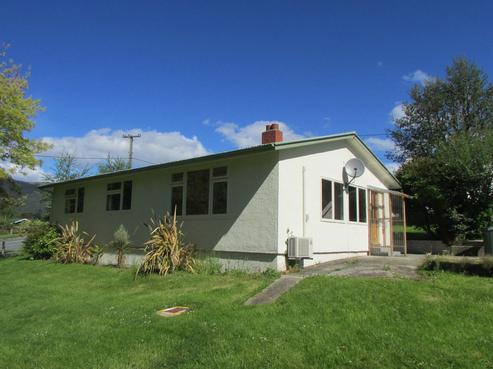 16 Sussex Street, Tapanui