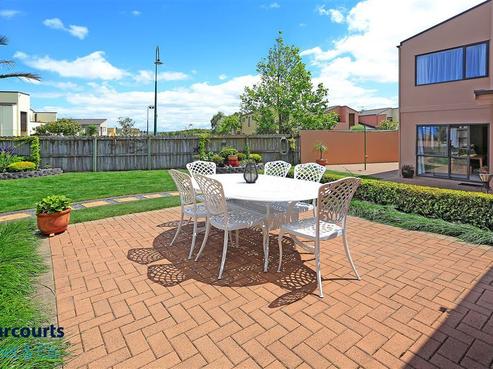 8 Spalding Rise, Golflands