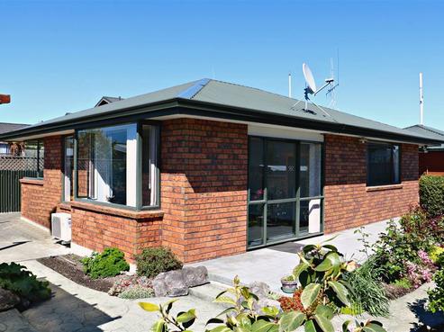 2/109 Le Cren Street, Seaview