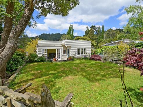 15 Jocelyn Crescent, Pinehaven
