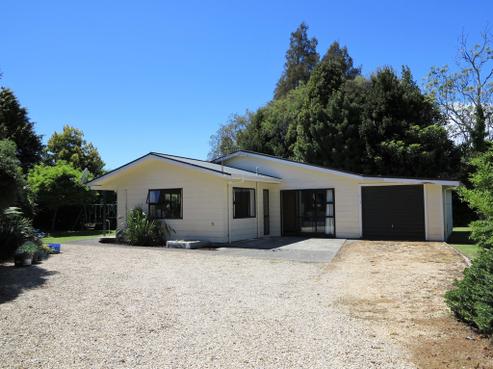 11 Norman Bensemann Place, Takaka
