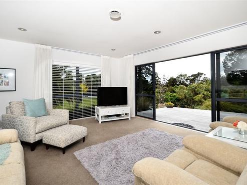 1 Cloverfields Drive, Waimauku