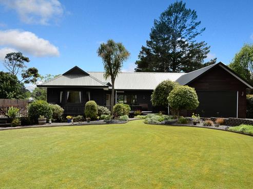 29 Waitakere Road, Waitakere