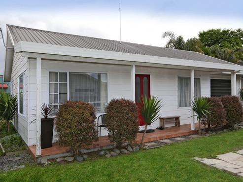 910C Willowpark Road North, Mayfair