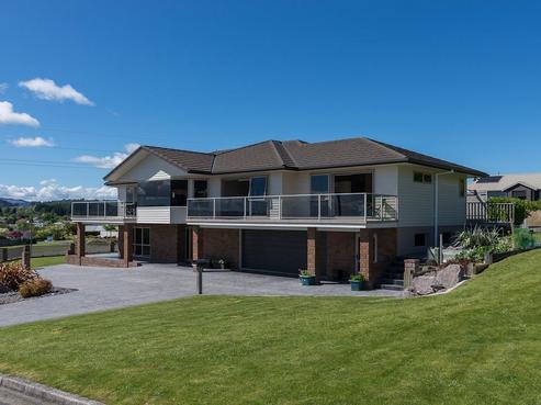 2 Linden Place, Westbrook